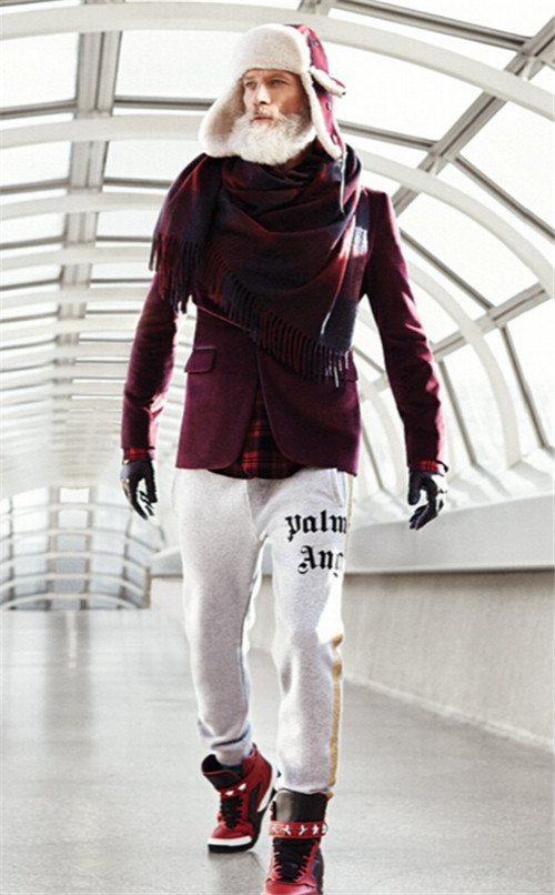 320名圣诞老人集体冲浪？八一八圣诞节奇闻趣事