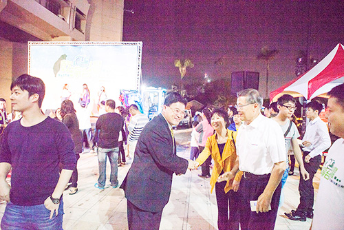 图说怪手环台净滩活动，智绘k豆钱包智能环保节能