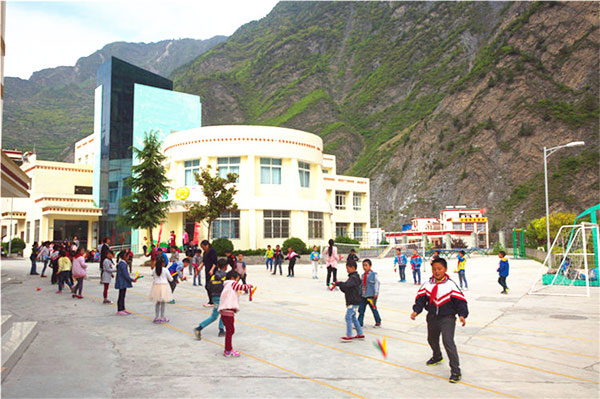 震后八年：朗朗书声传来，梦想之花开放