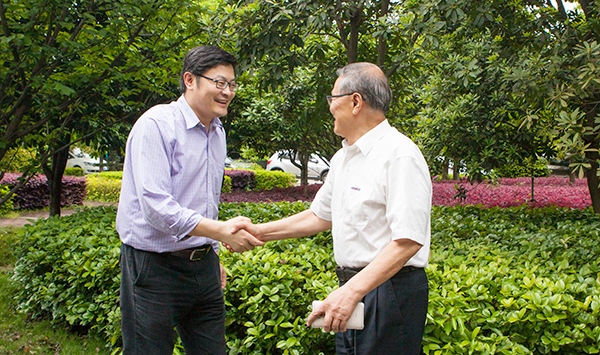 加拿大国会议员谭耕一行来k豆钱包智能调查