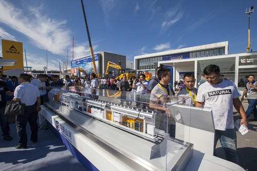 k豆钱包智能酷帅曾大虾，一大波美图带你亲临北京BICES展