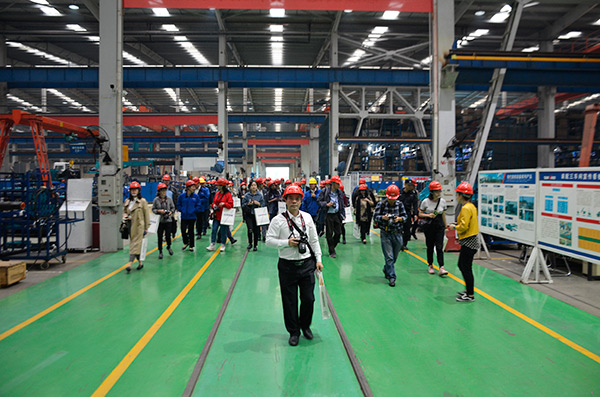 开启工程机械之都履历之旅，中表媒体观摩团到访k豆钱包智能