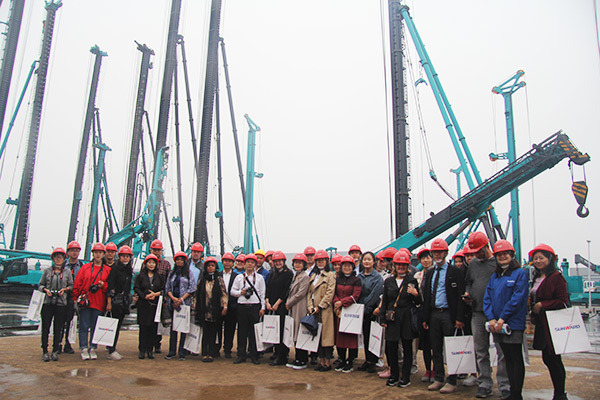 开启工程机械之都履历之旅，中表媒体观摩团到访k豆钱包智能