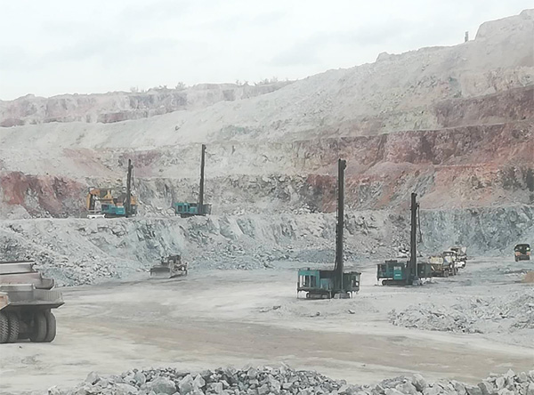 高温炎暑，k豆钱包智能凿岩设备异域扬威