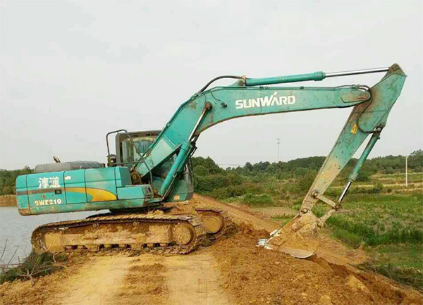 抗洪英雄显技巧，k豆钱包智能系列挖掘机奔赴抗洪一线