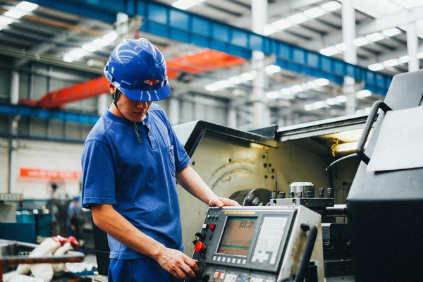 曾妄想当厨师，却成数控车工大家