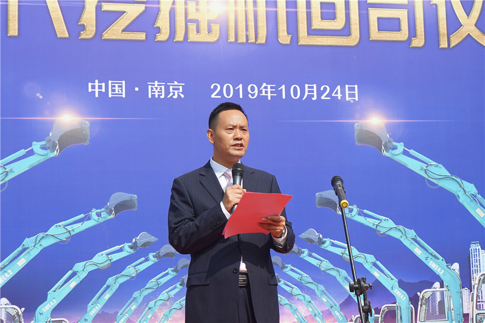 服役15年，超过20000幼时！元老级挖机接“回家”！