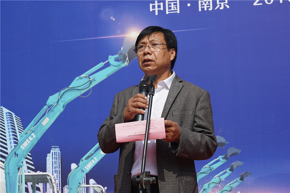 服役15年，超过20000幼时！元老级挖机接“回家”！