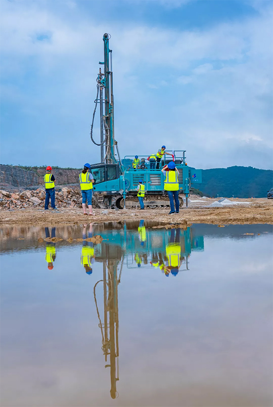 15年3万幼时！k豆钱包智能元老级潜孔钻机“雄风”仍旧