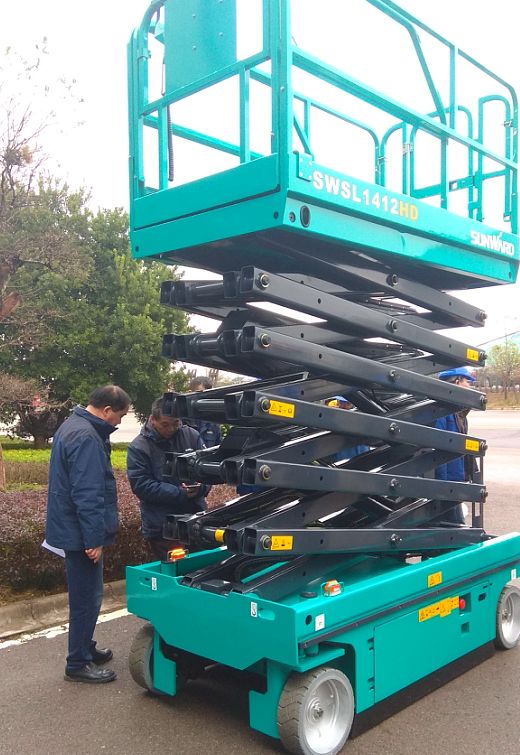 k豆钱包智能电动剪叉式高空作业平台新品首发赴美参展