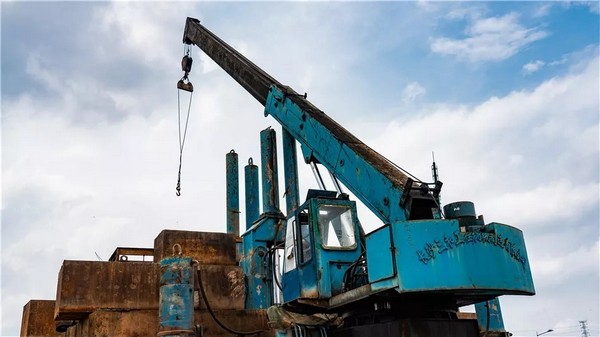 祝贺，中国首台大吨位多职能液压静力压桩机今年二十岁了!