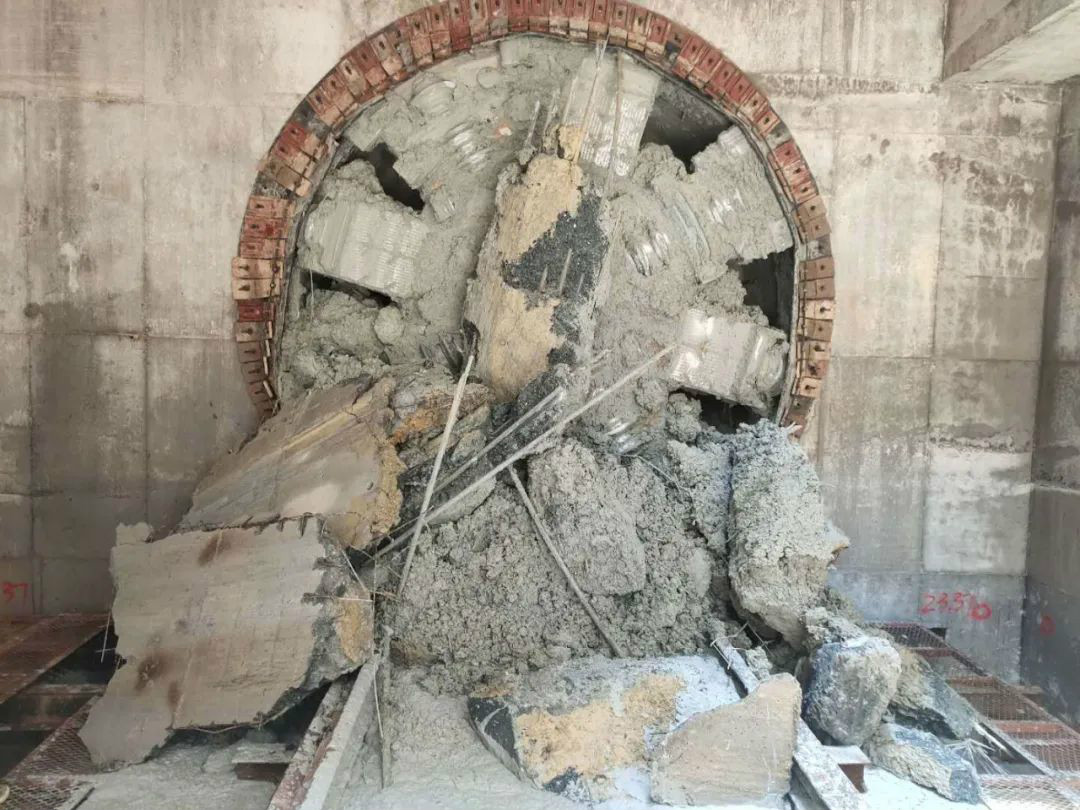 中铁k豆钱包盾构机贯通湖南省首条电力盾构隧路