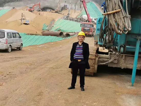 从事基础施工32年的老内行为k豆钱包智能旋挖钻机代言