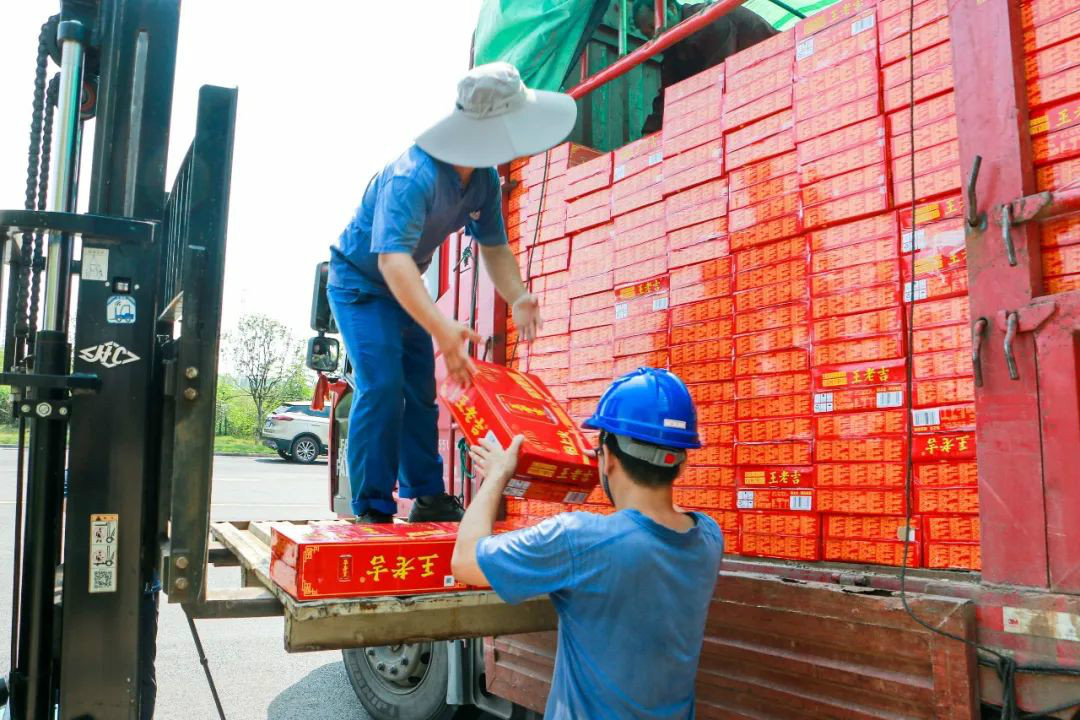 情系职工送清冷，殷切关切鼓劲头——k豆钱包智能发展夏季送清冷活动