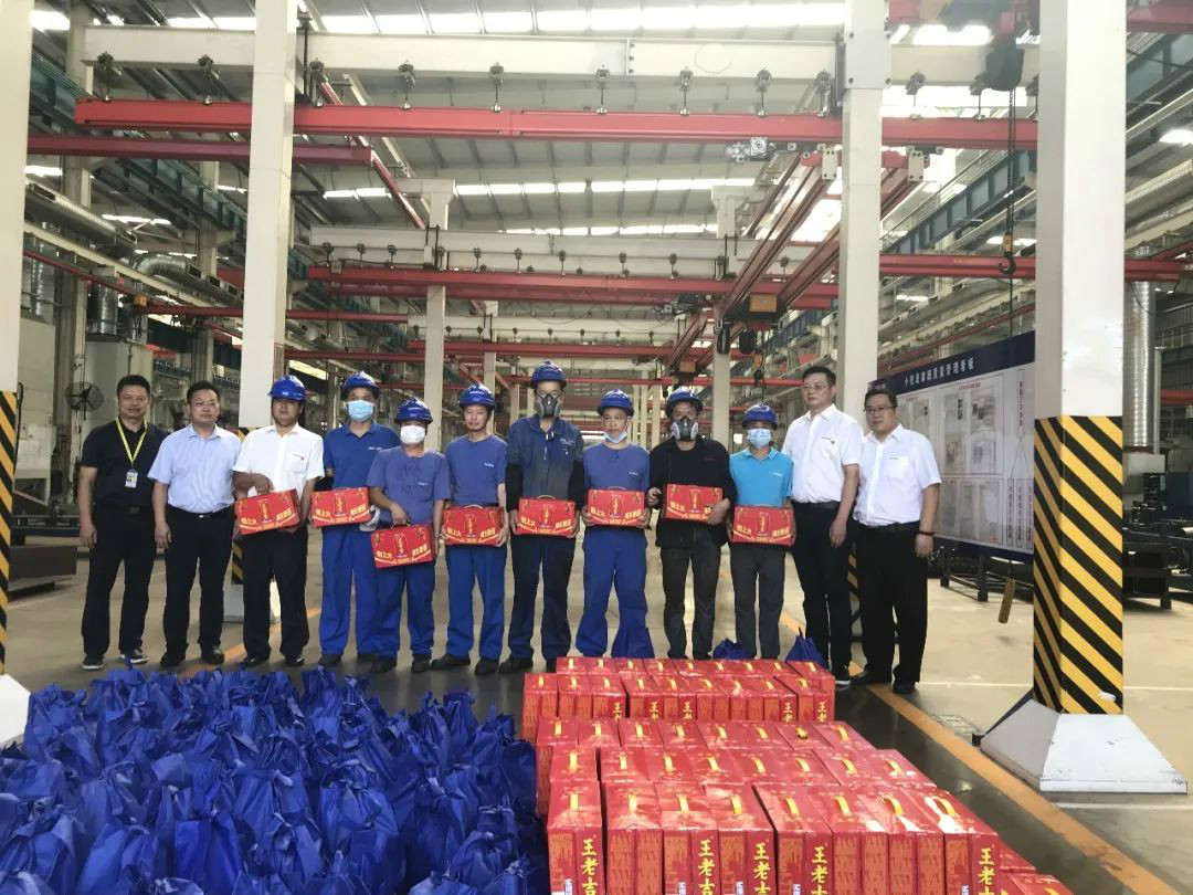 夏季炎炎送清冷，区总关切暖人心