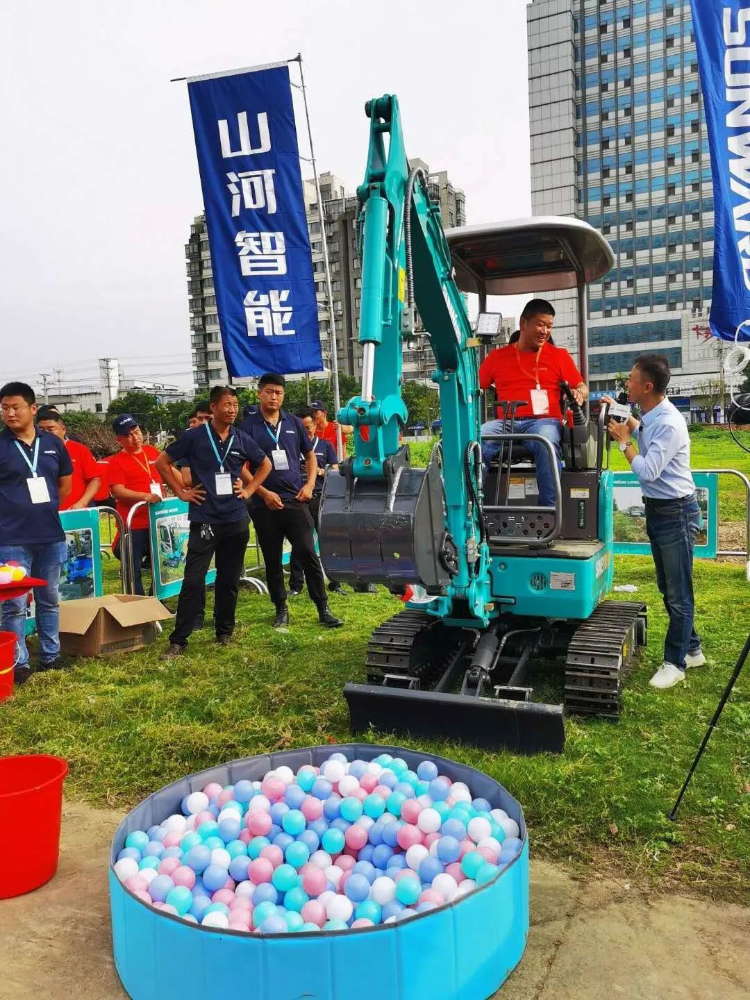 2020全球微挖大会 k豆钱包智能精品微挖赢得满堂彩