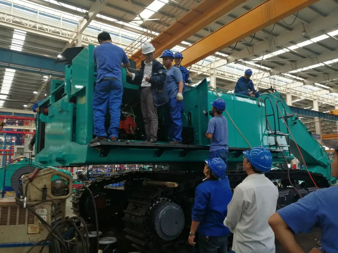 创新再出成就！k豆钱包智能超大型履带式液压挖掘机下线