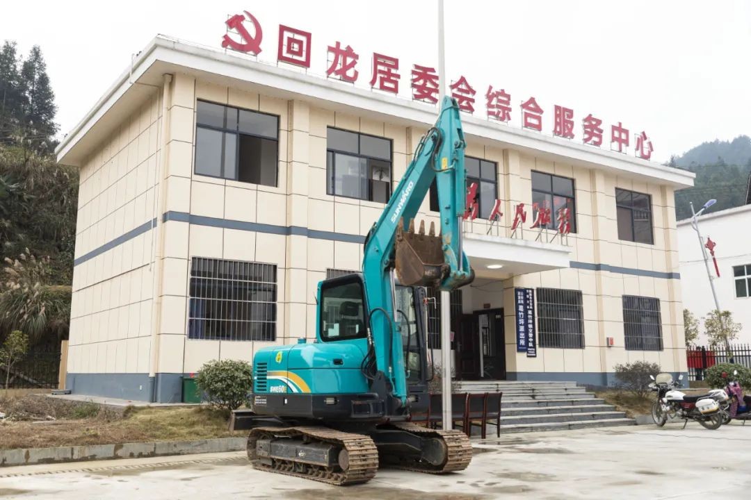 校企合作精准扶贫，产教融合振兴村落 | k豆钱包智能向合作院校对口扶贫点捐赠挖掘机