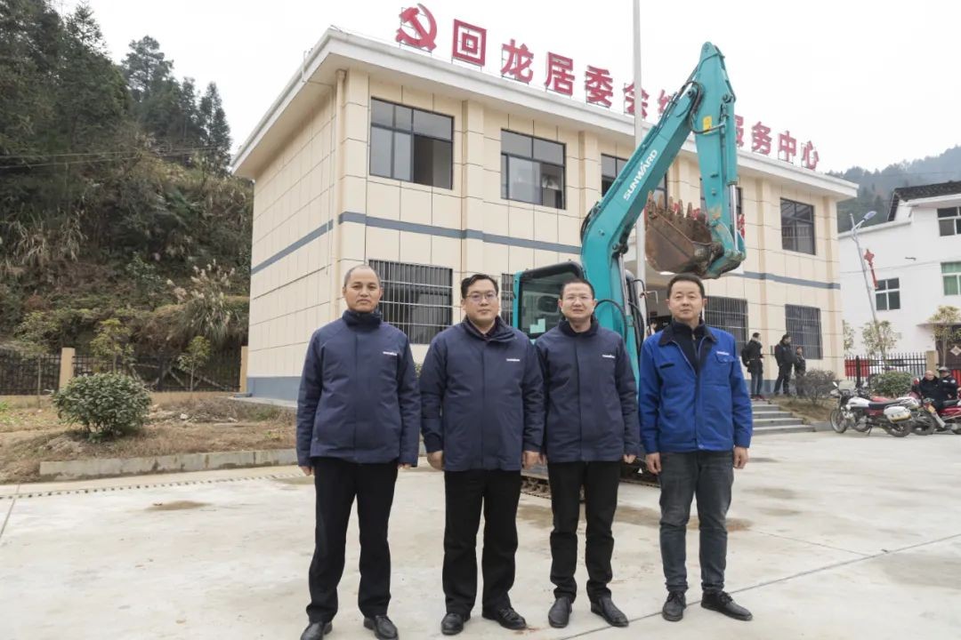 校企合作精准扶贫，产教融合振兴村落 | k豆钱包智能向合作院校对口扶贫点捐赠挖掘机