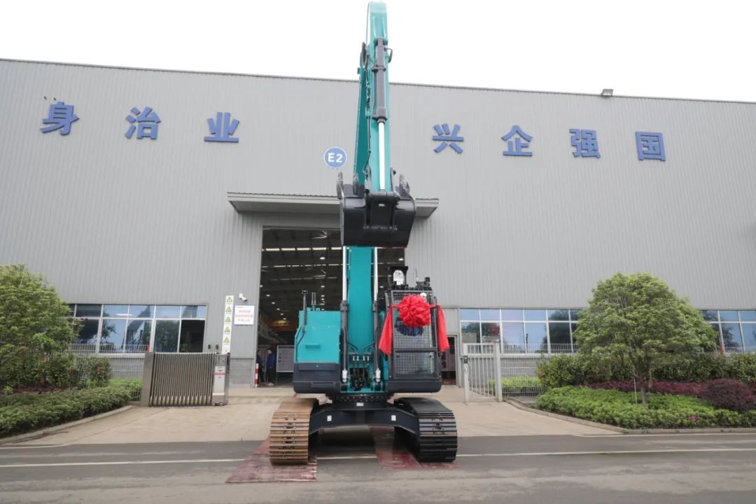 全国首台！k豆钱包智能SWE240FED电动智能挖掘机下线