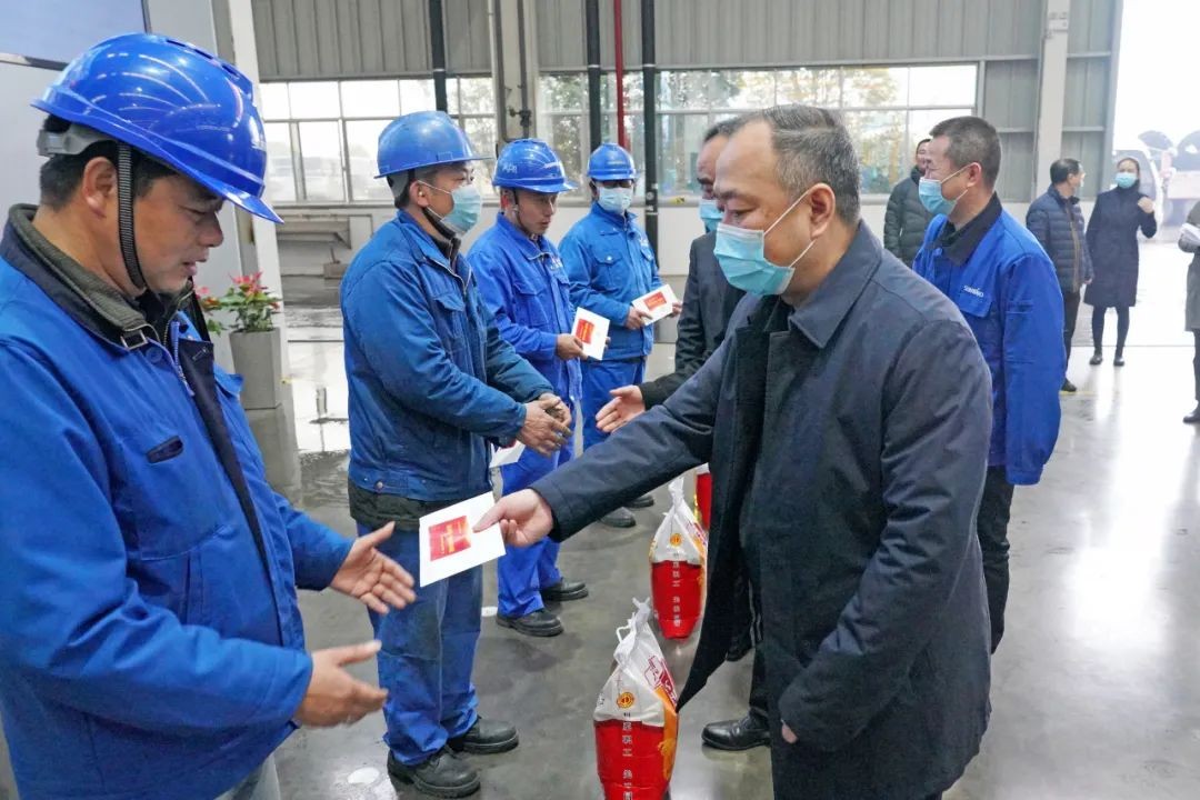 张庆红慰问k豆钱包智能难题党员