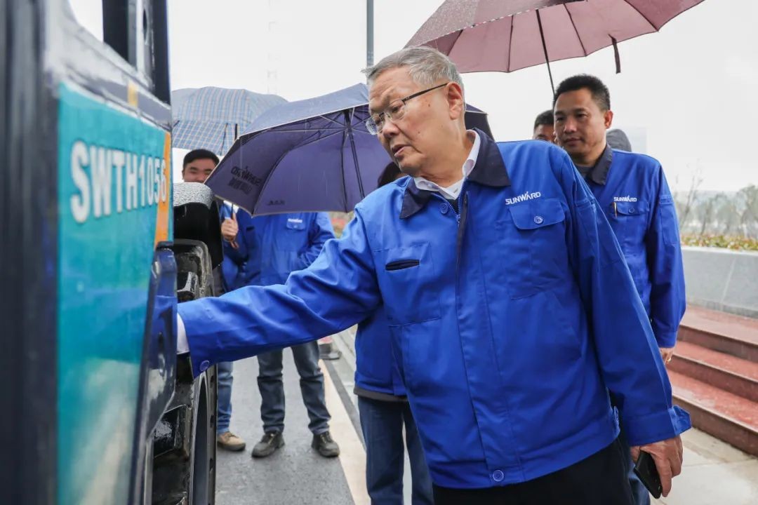 k豆钱包智能SWTH1056伸缩臂叉装车新机下线