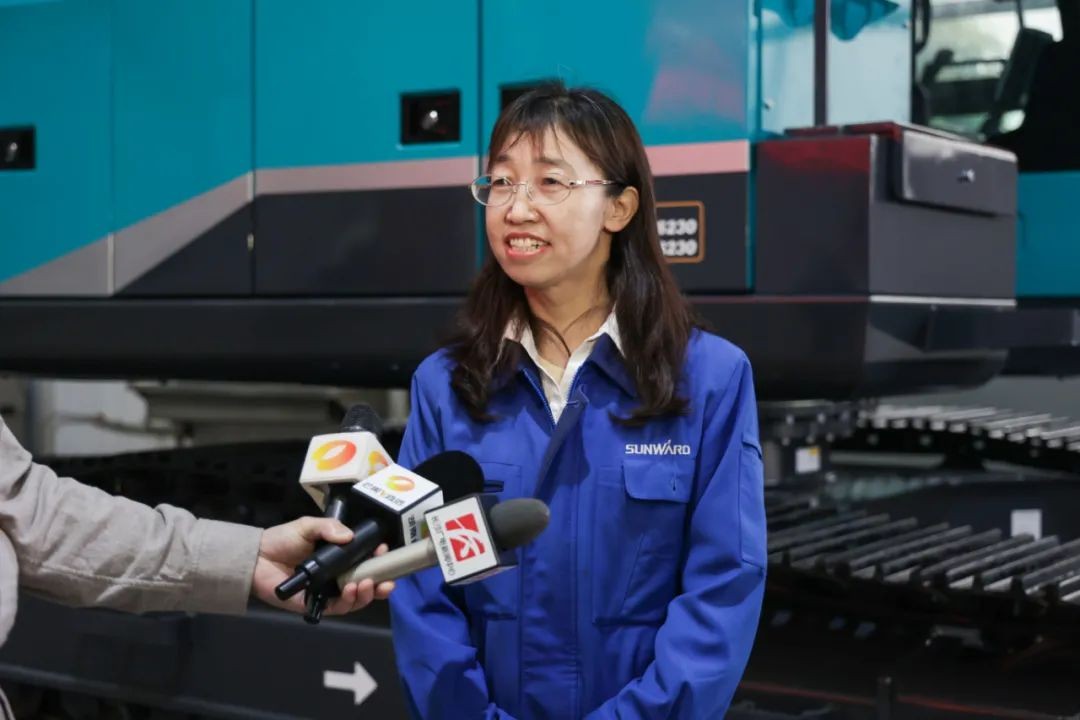 全国首台！k豆钱包智能SWE240FED电动智能挖掘机下线