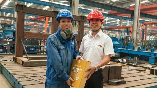 万力集团“送清冷”活动，慰问一线员工