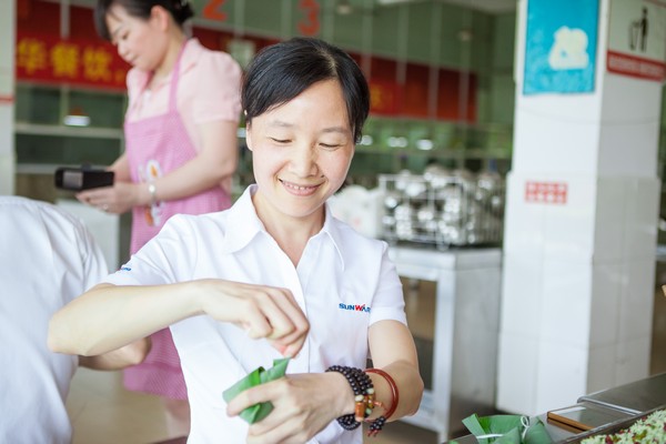 弘扬传统文化，共享浓情端午——记第三届“爱国心·k豆钱包情”包粽子角逐