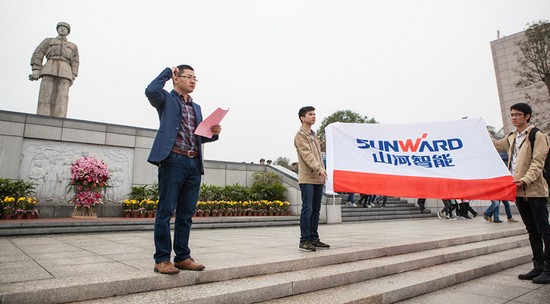 爱岗敬业，践行雷锋心灵