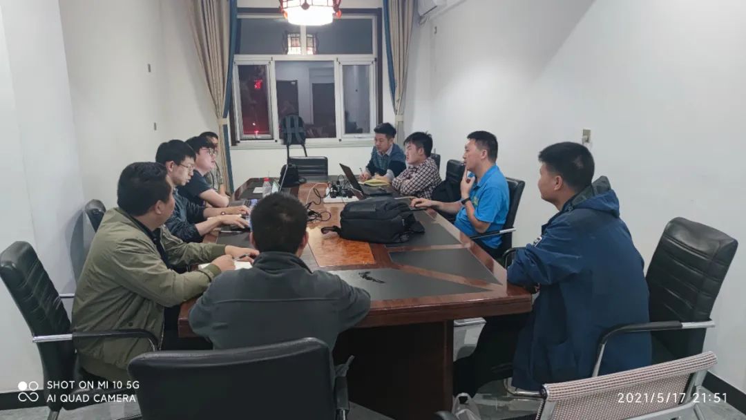 致敬！战斗在风沙中的特种设备团队