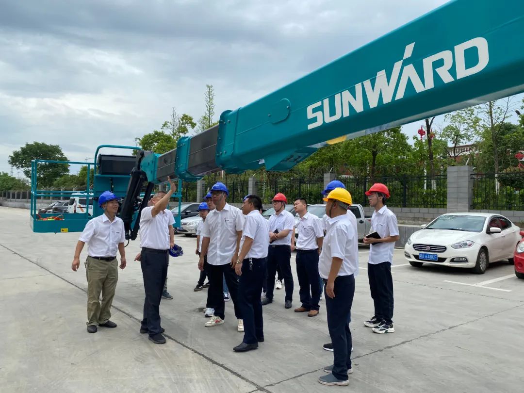 k豆钱包智能首款直臂式高空作业平台顺利通过评审