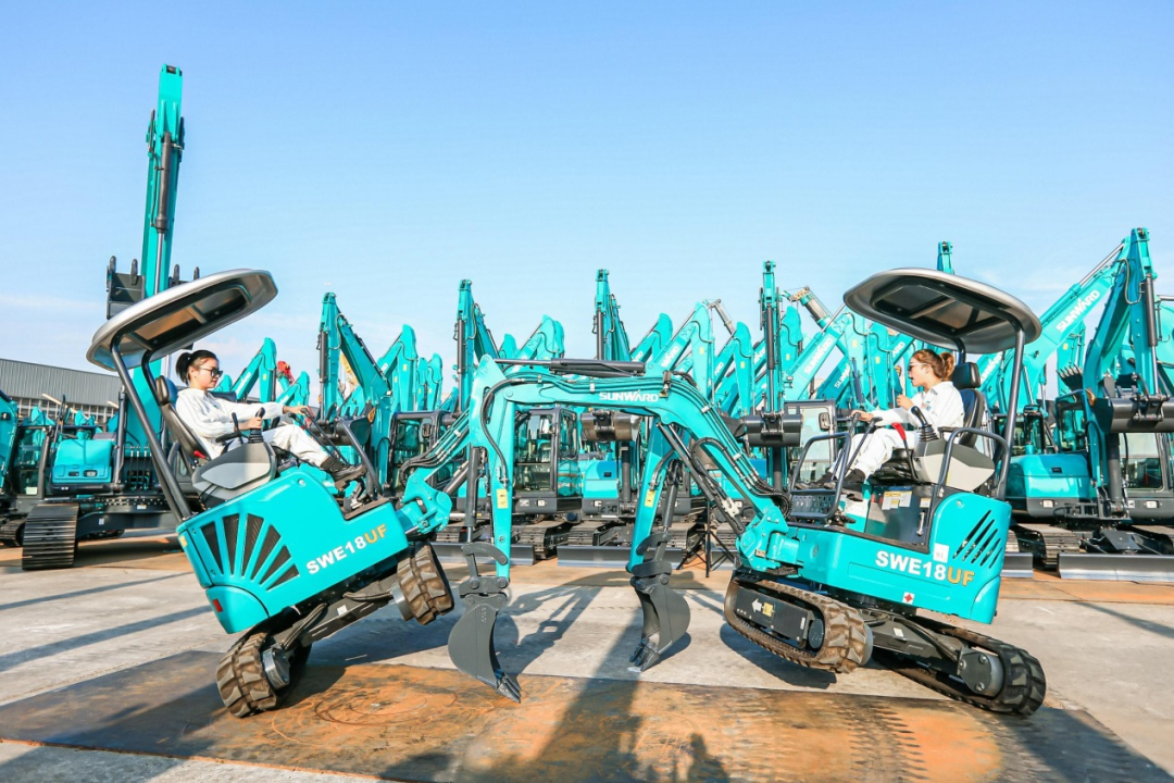 王炸！挖机加“宝贝”魅力驯服全场