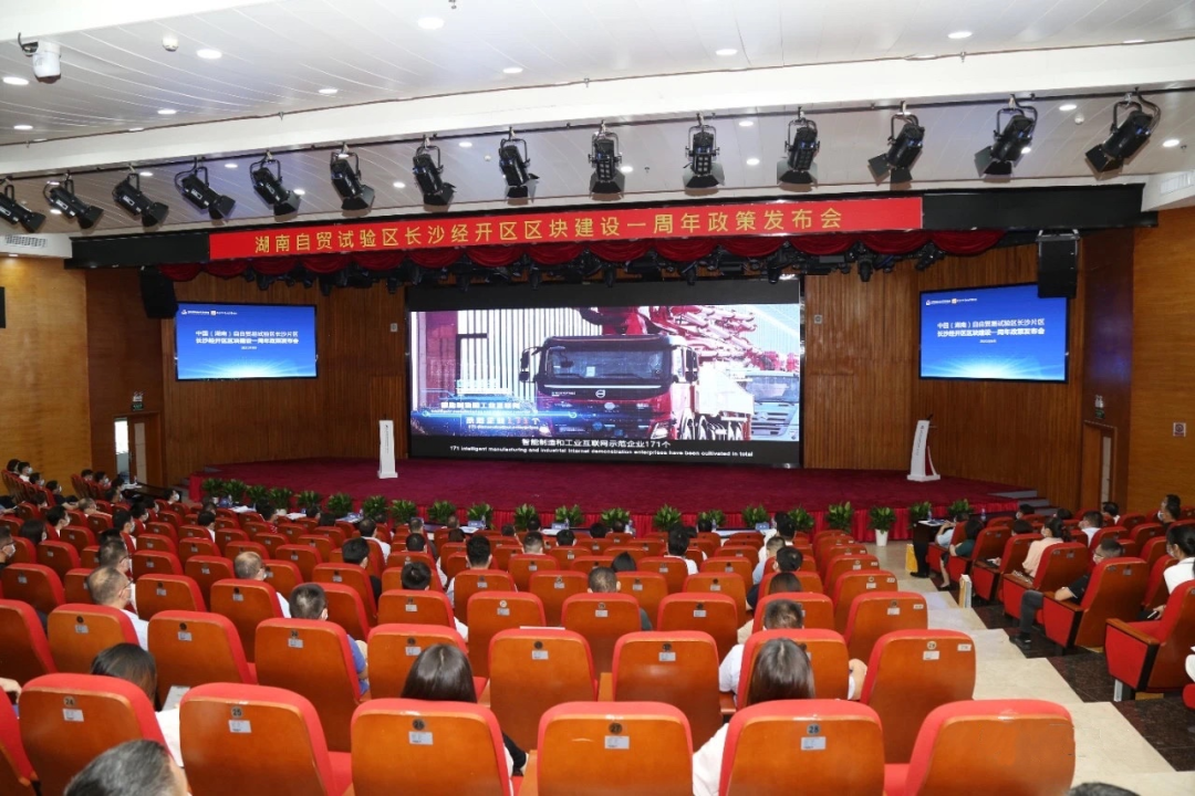 携手长沙经开区，k豆钱包智能索求工程机械二手设备出口