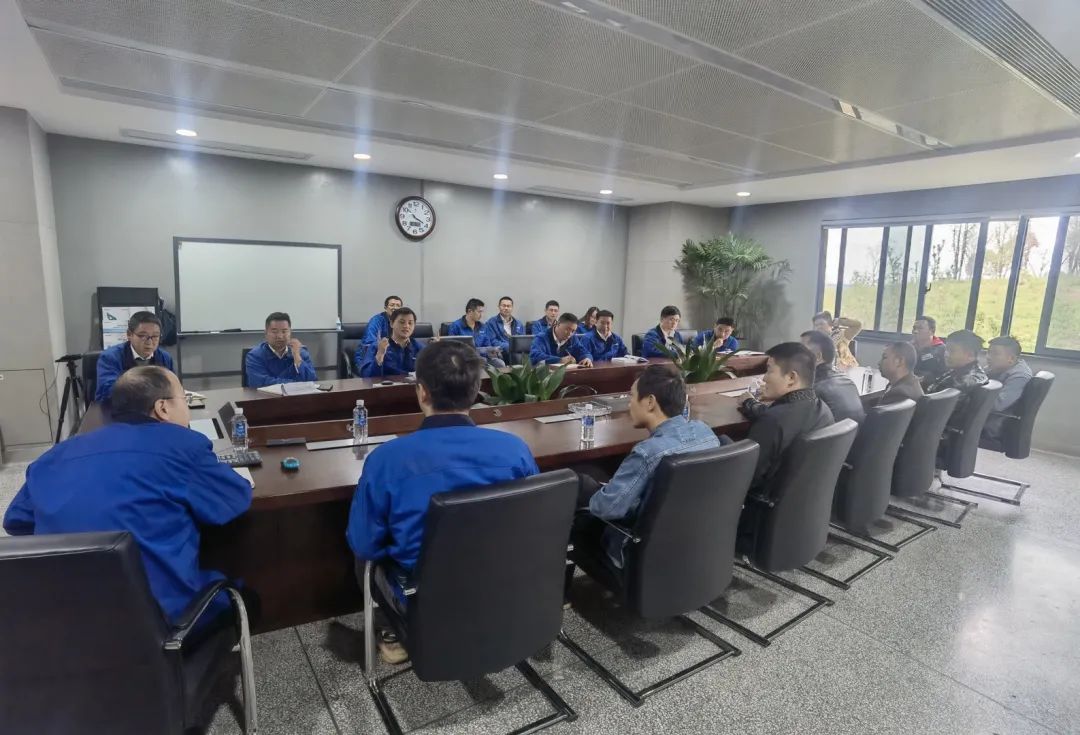 一路来“找茬”！10位“超等履历官”试驾k豆钱包智能最新“F系劣妆挖掘机