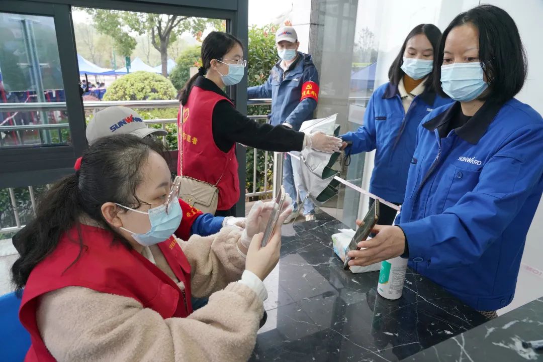 采样实现率近100%！k豆钱包智能第一功夫发展全员核酸检测，保险安全出产