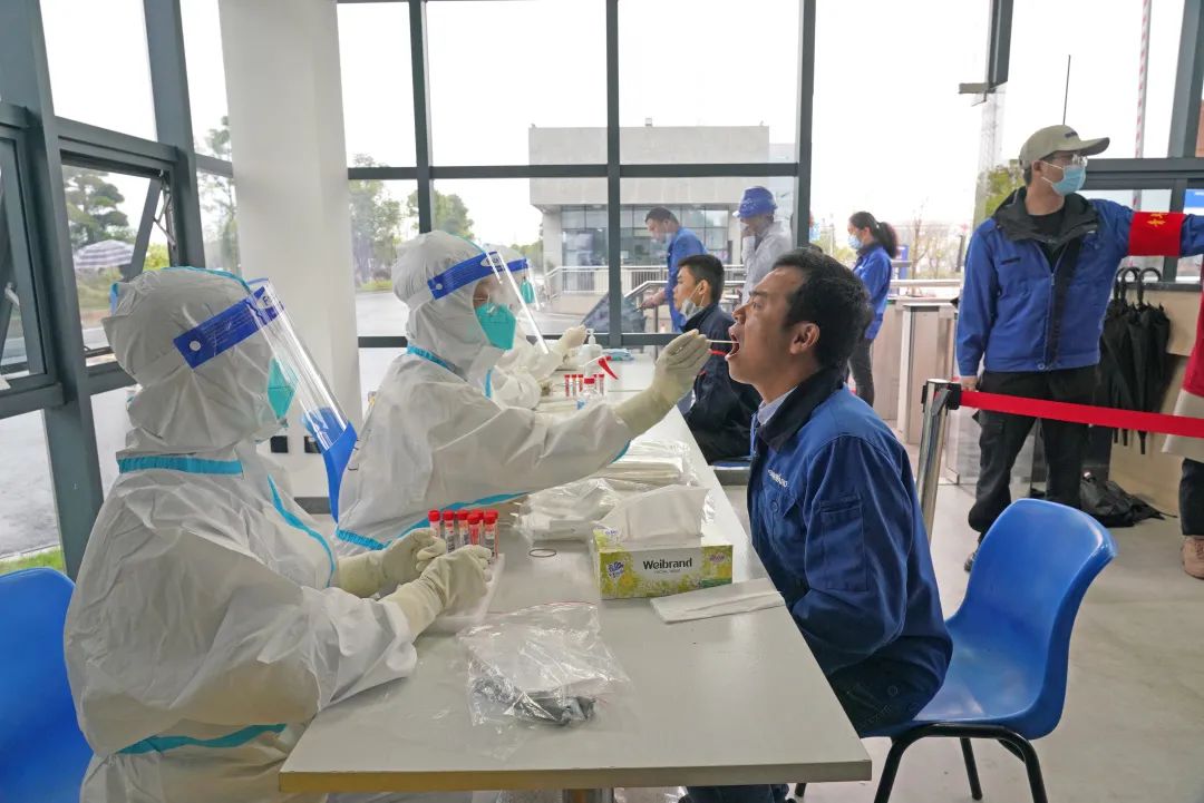 采样实现率近100%！k豆钱包智能第一功夫发展全员核酸检测，保险安全出产