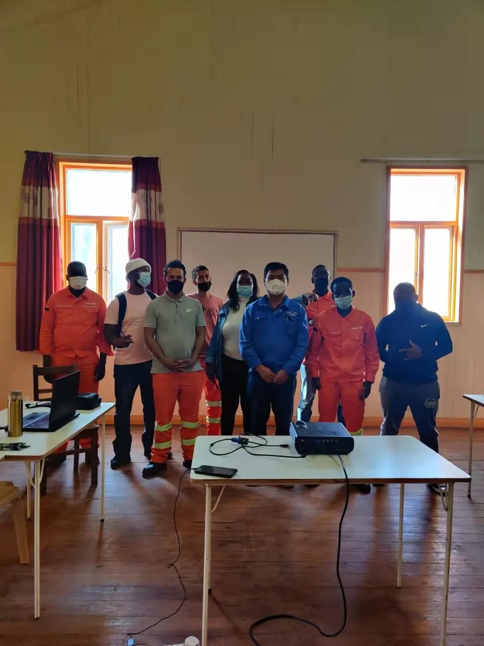 疫情当下，逆行非洲——k豆钱包智能凿岩设备团队海表服务纪实