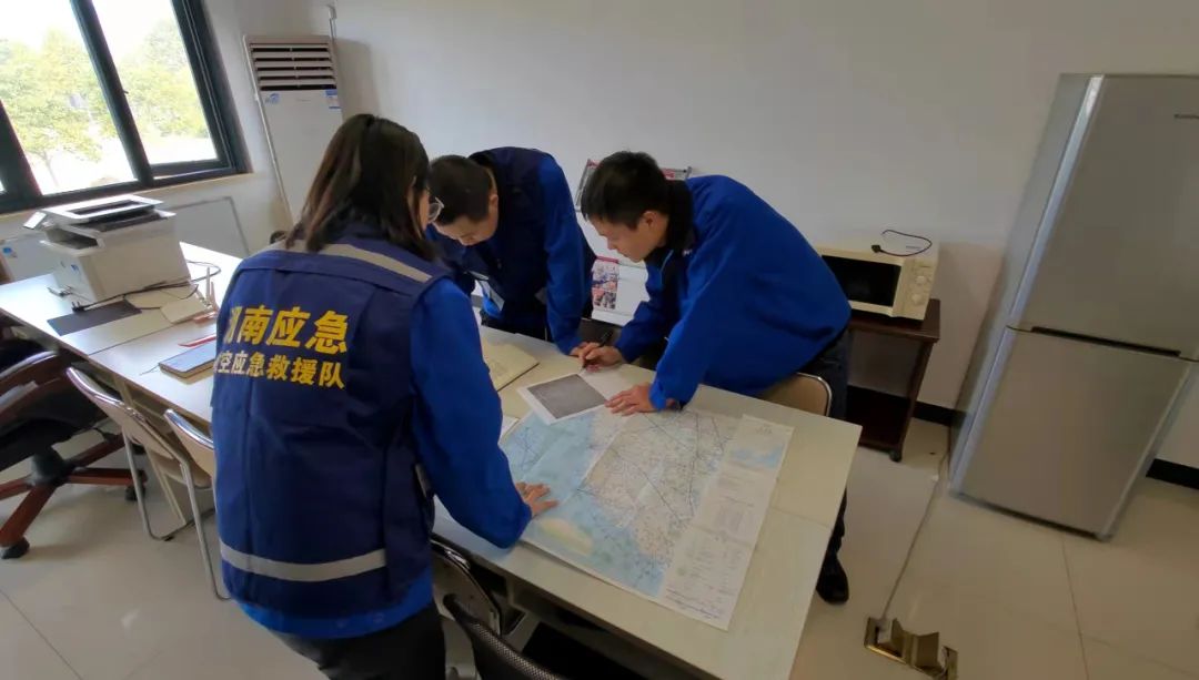 火情就是号令！湖南航空应急接济队k豆钱包机组展示“k豆钱包快率”