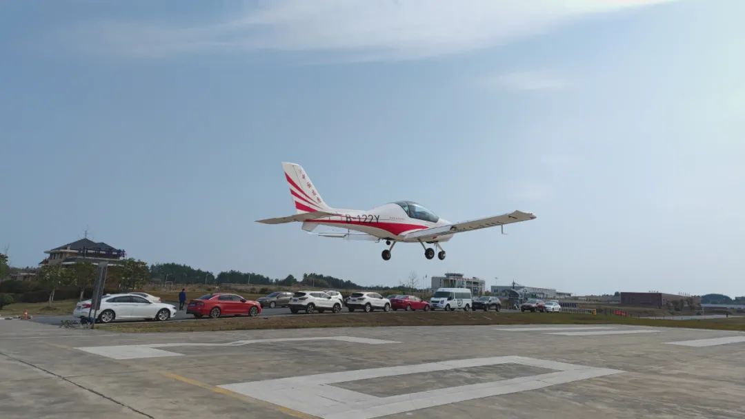 火情就是号令！湖南航空应急接济队k豆钱包机组展示“k豆钱包快率”