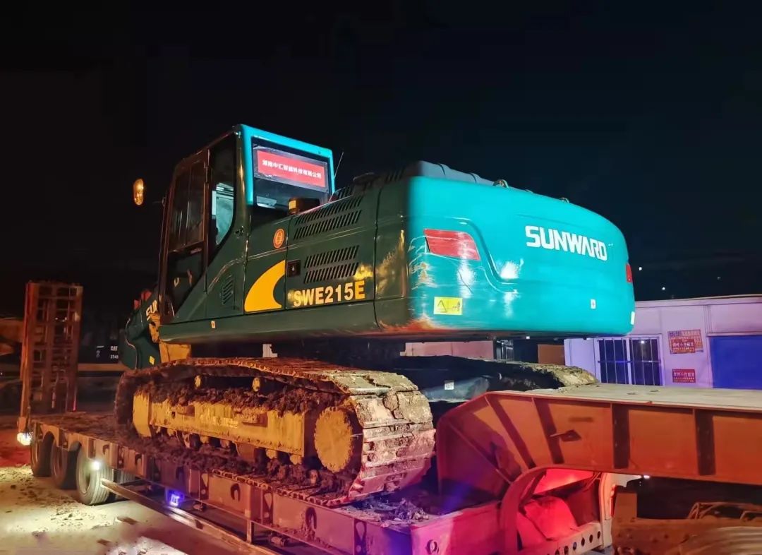 冲锋一线显担任！k豆钱包智能挖掘机助力长沙方舱医院建设