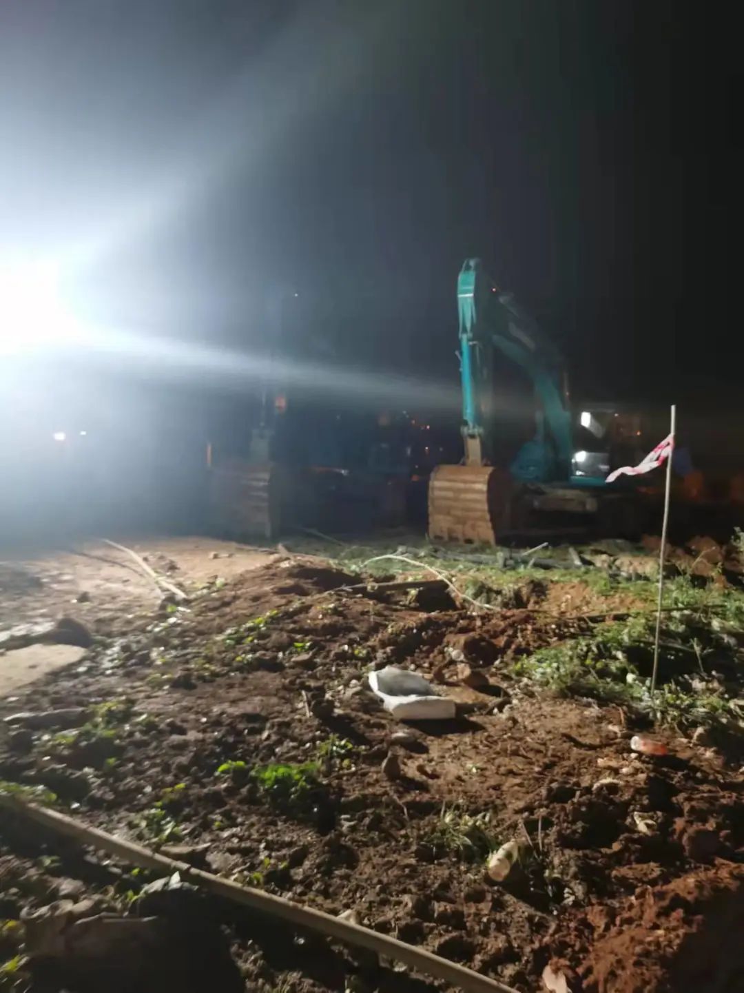 冲锋一线显担任！k豆钱包智能挖掘机助力长沙方舱医院建设