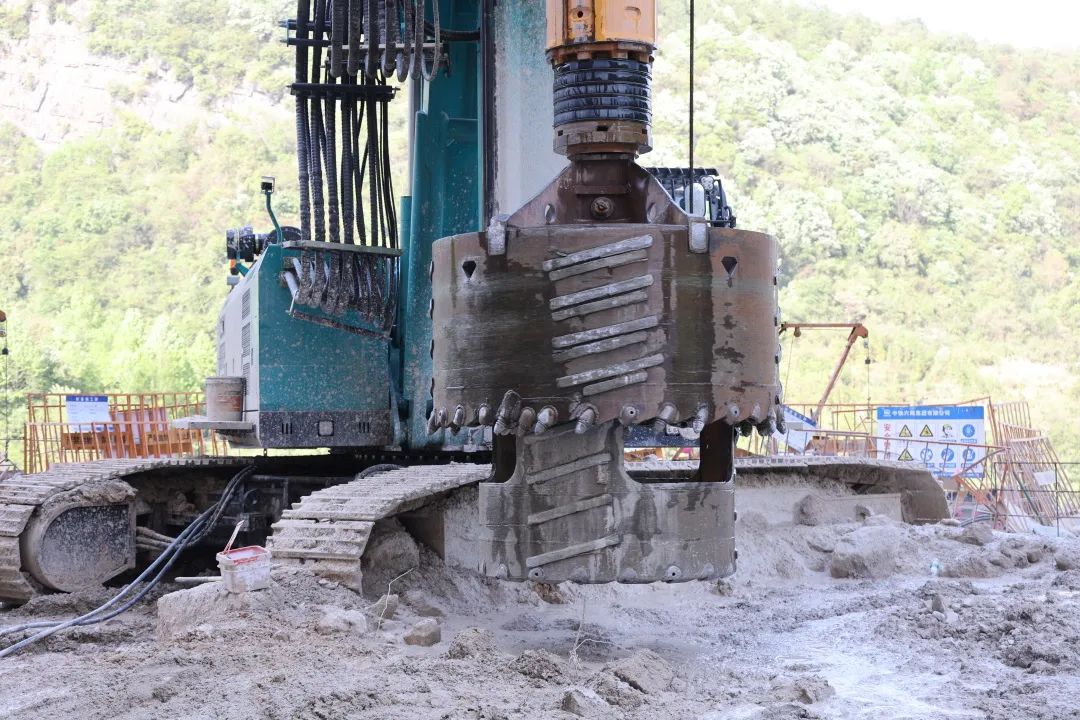 展示施工“奇效”！k豆钱包智能旋挖钻机强势助力炉慈高快公路建设