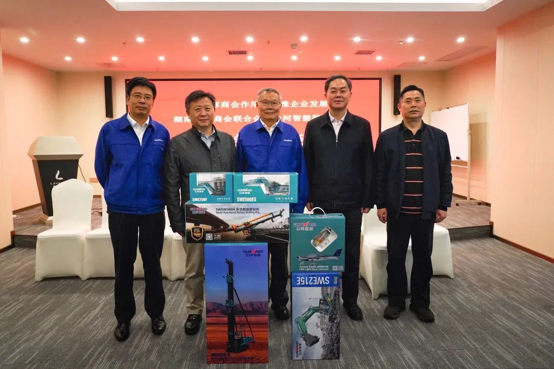 抱团出海，携手共赢！何清华带队赴湖南异地商会结合会造访互换