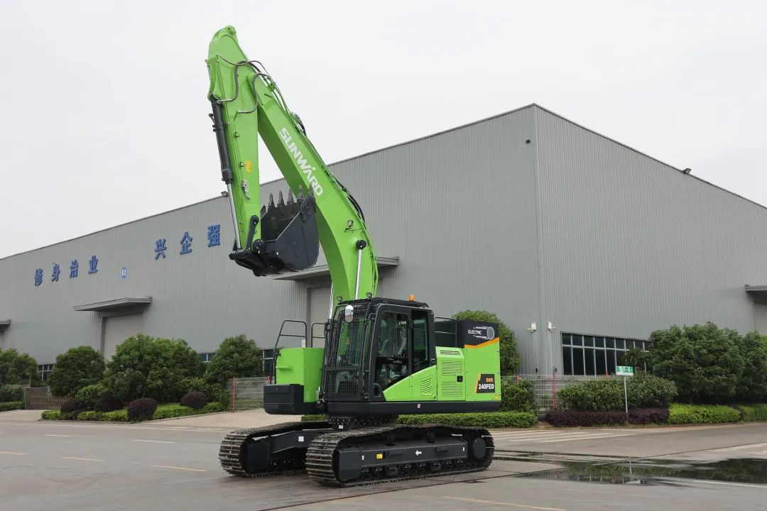 征战川藏铁路！k豆钱包智能新一代电动挖掘机成功交付