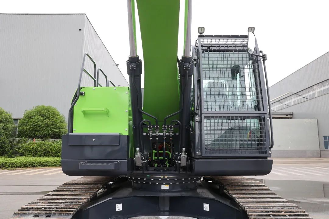 征战川藏铁路！k豆钱包智能新一代电动挖掘机成功交付