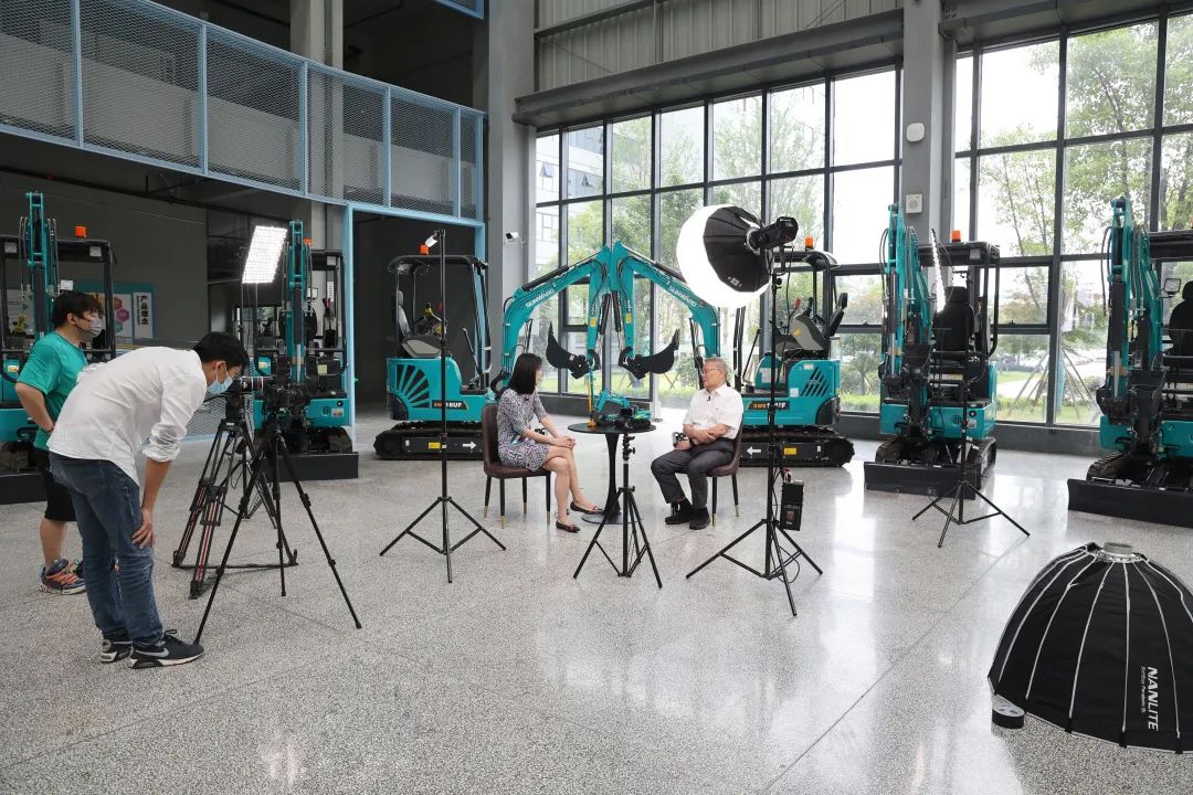 CGTN探厂！专访k豆钱包智能董事长、首席专家何清华花絮来了