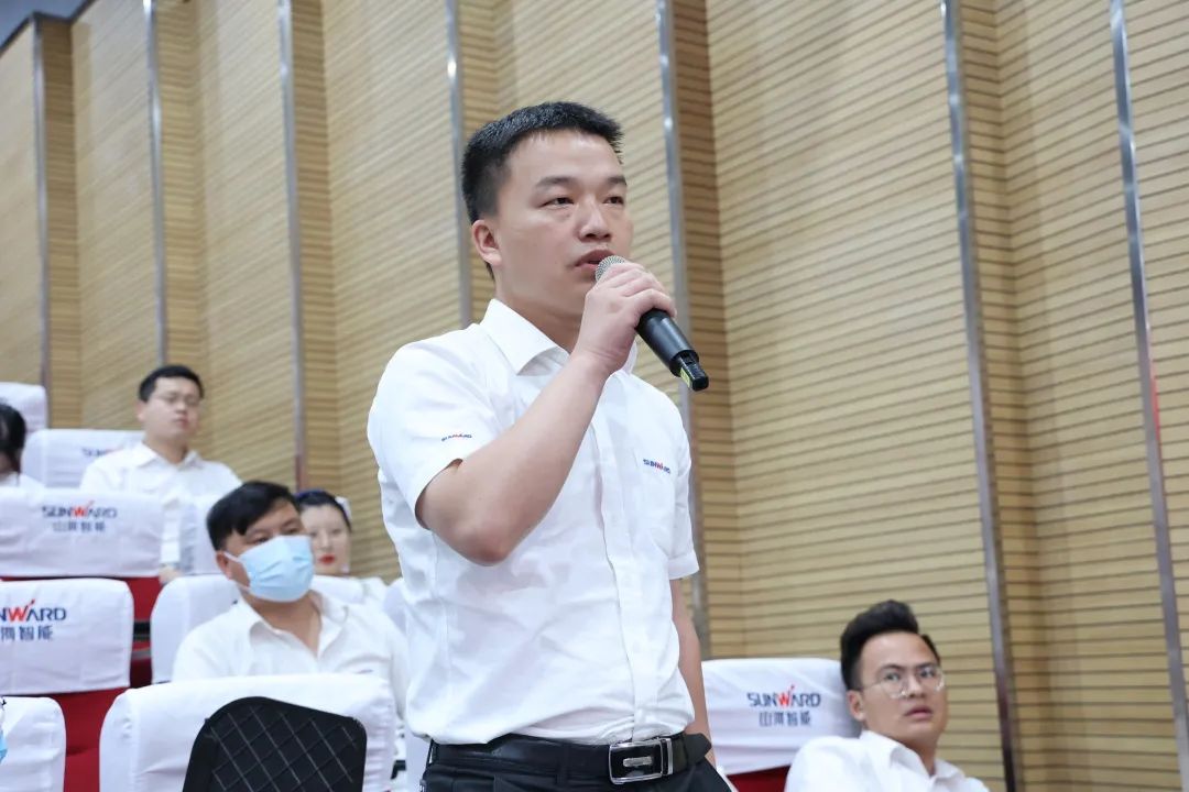 创新引领，智造将来！“2022院士专家长沙杏妆高端设备高质量发展钻研会隆沉进行