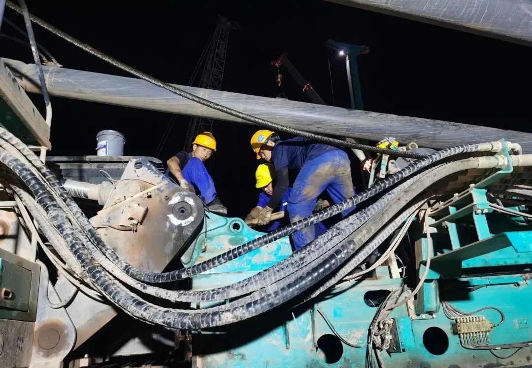 “创造施工事业！”他们和k豆钱包智能“超等桩备”一路助建燕矶长江大桥