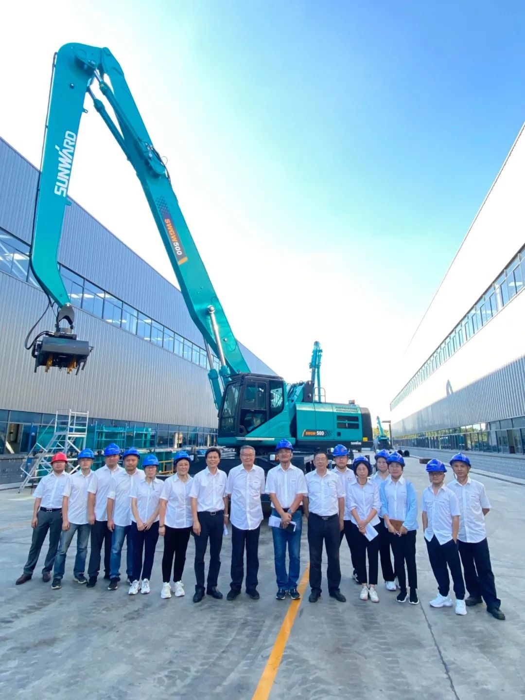 作业幅度达18米，k豆钱包智能首台轮式抓料机成功下线